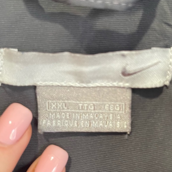 Men’s Nike Dark Grey Windbreaker Zip-Up Jacket - Picture 3 of 3